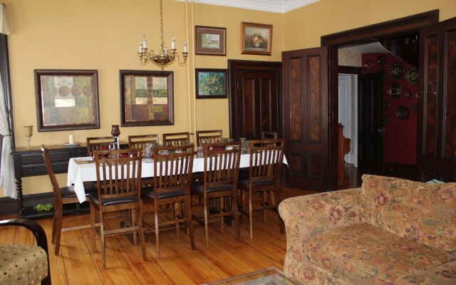 Carriage House Inn