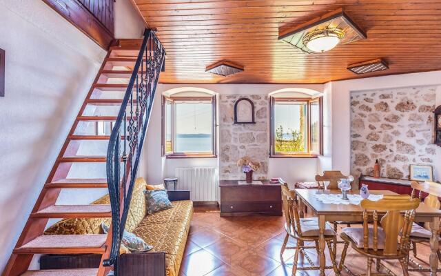 Amazing Home in Tucepi With Wifi and 2 Bedrooms