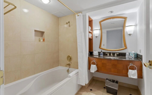 Boardwalk 2BR 3BA Condo Cozysuites at Showboat