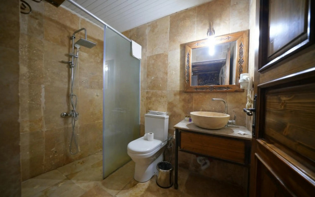 Elite Cave Suites