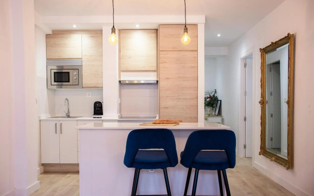 Duerme junto a la Plaza de Toros de Granada.