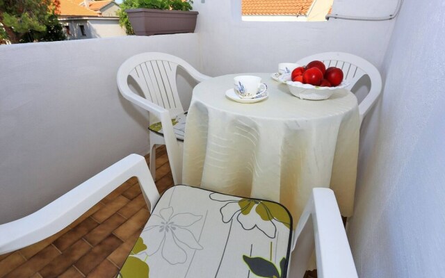 Spacious Apartment By The Beach