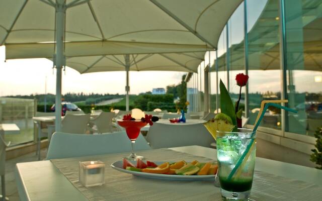 Breaking Business Hotel