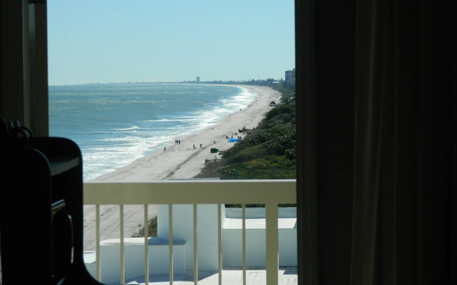 Crowne Plaza Melbourne - Oceanfront by IHG