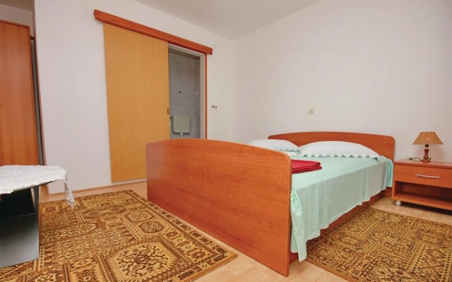 Nice Apartment in Brna With 4 Bedrooms and Wifi