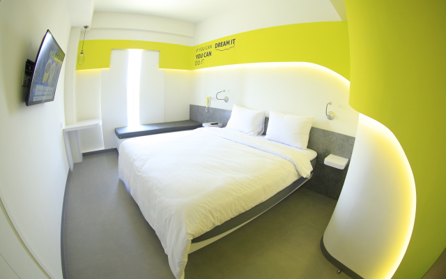 YELLO Hotel Jemursari Surabaya