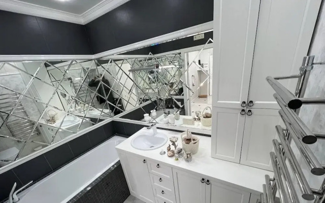 Designer Apartments near Dana Mall