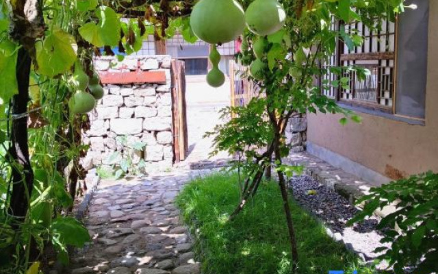 Moshanghuakai Homestay