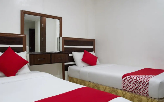 OYO 165 Circle-b Apartelle & Suites (Vaccinated Staff)