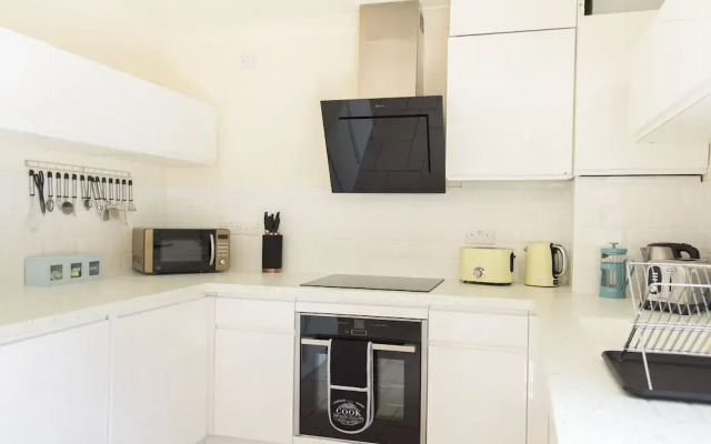 Platinum Apartment Mornington Crescent 9986