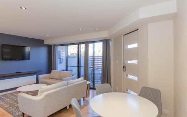 Khione 5/23-25 Kirwan Close