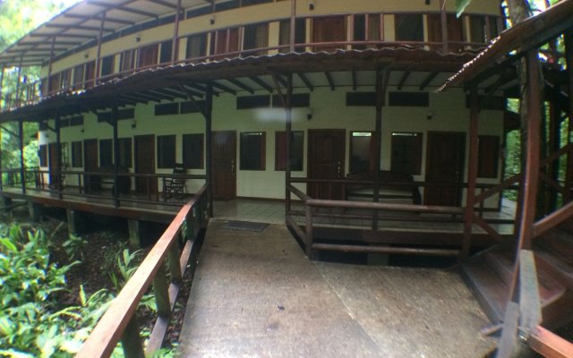 Rana Roja Lodge