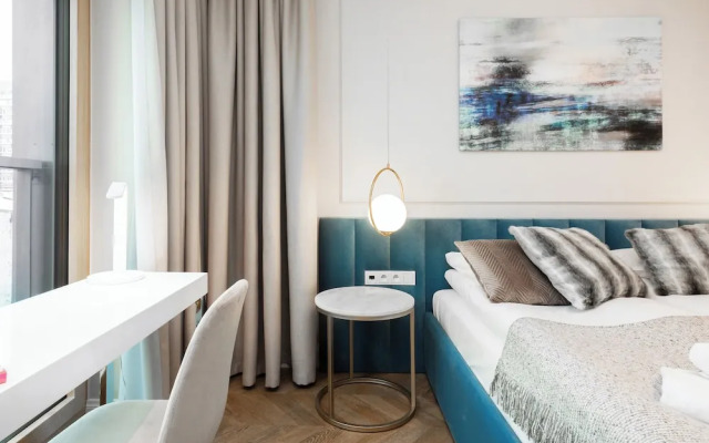 Mennica Amethyst by Renters Prestige