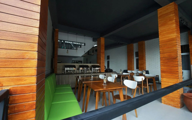 Triizz Hotel Semarang by Royal Singosari (Formerly Faustine Semarang)