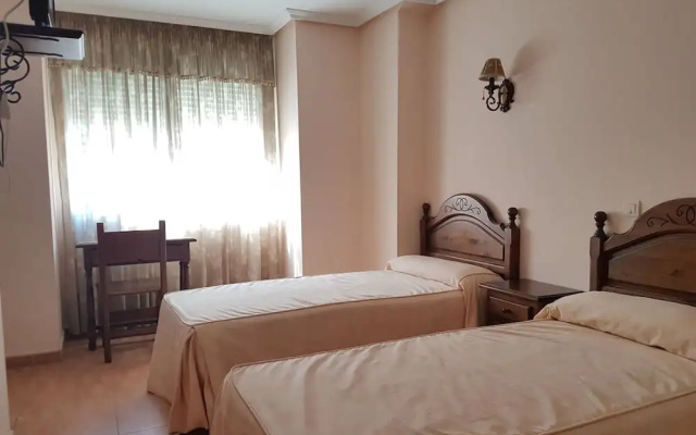 Hotel Rural Puerta De Caderechas