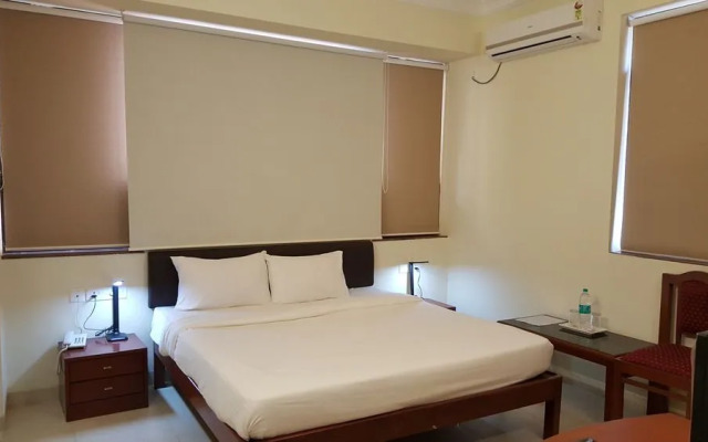 OYO 14930 Gomati Business Hotel