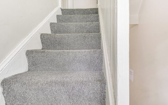 Pet-friendly Cincinnati Apt: 5 Mi to Downtown!