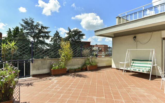 Bright Apartment with Terrace