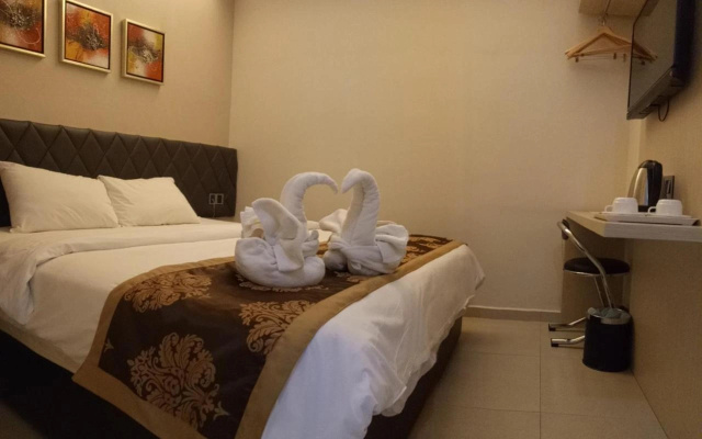 Golden Leaves Hotel