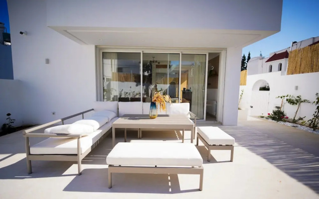 Villa Hermes Seaside and Luxurious