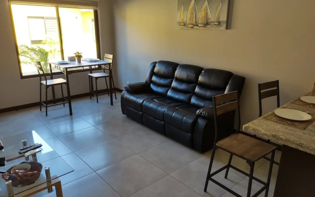 #1 New & Modern 2 bed Suite With Shared Pool