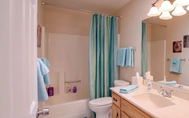 2 Mi to Whiskey Row: Tranquil Getaway w/ Deck!