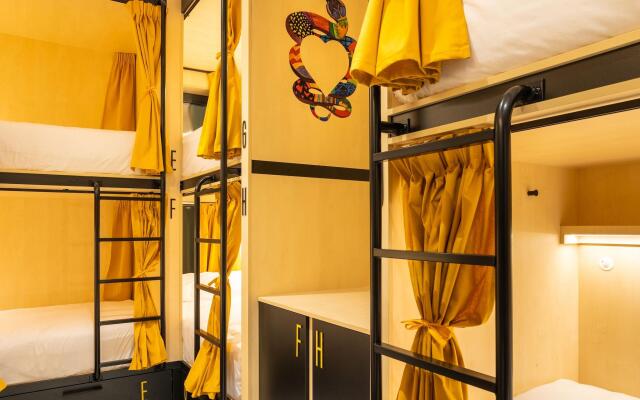 Petit Hostel Palacio Real