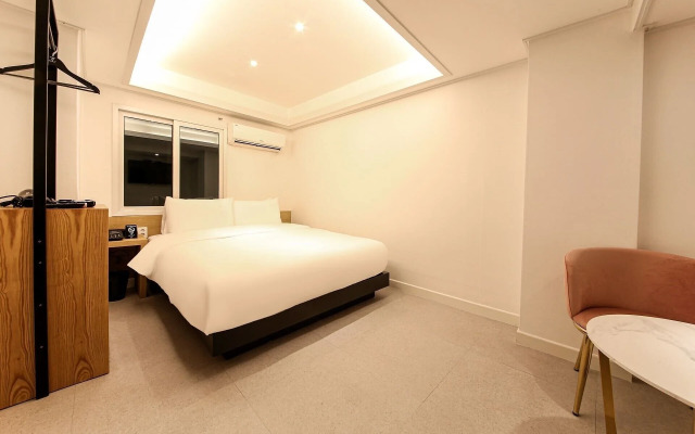 Busan Seomyeon Business Hotel J7