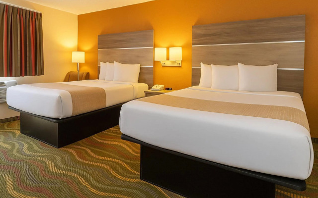 Travelodge by Wyndham Muskegon