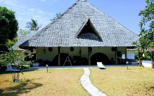 Travellers Paradise Diani - Hostel