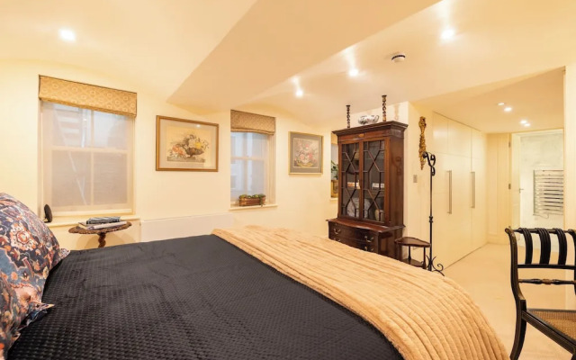 Paddington 7-bed 13-guest Massive House W/patio