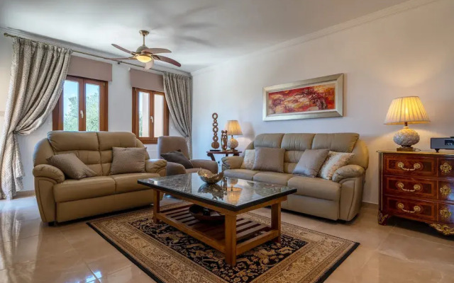 Stunning 3 bedroom villa 'BZ01' with private pool, stunning views, communal pool and resort facilities, Zephyros Village on Aphrodite Hills Re