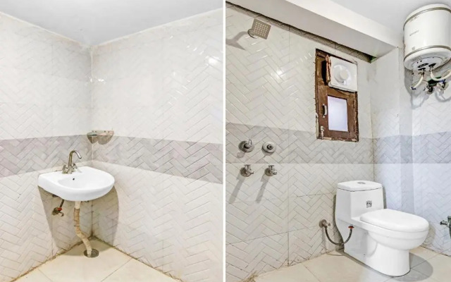 OYO Flagship 70341 Royal Green