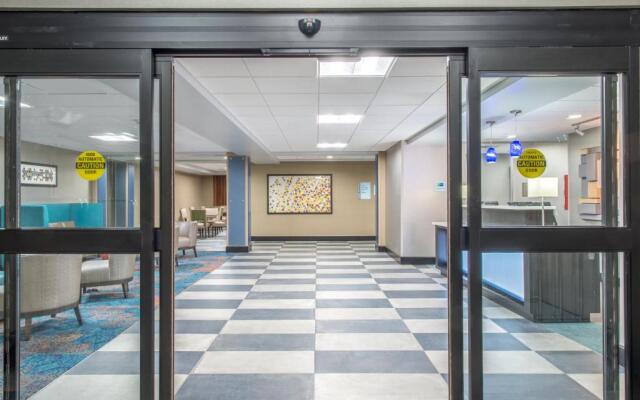 Holiday Inn Express & Suites Shawnee-Kansas City West by IHG