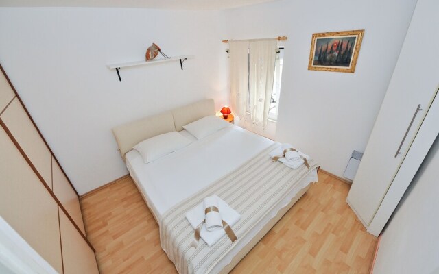 Feel Center Apartments.