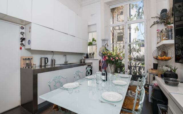 Stunning Paddington Home by Hyde Park