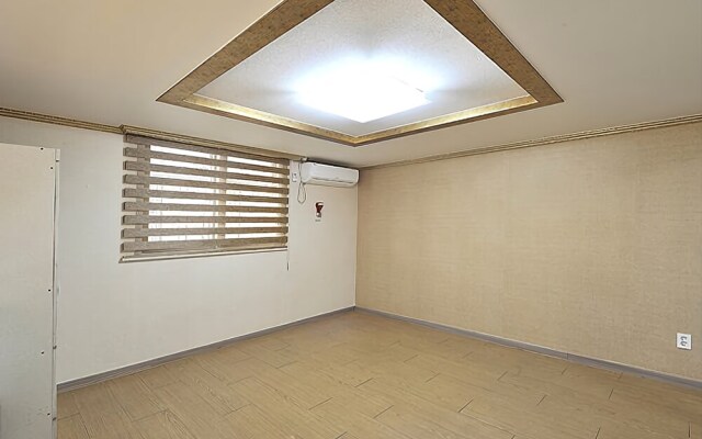 Daecheon Mama Pension