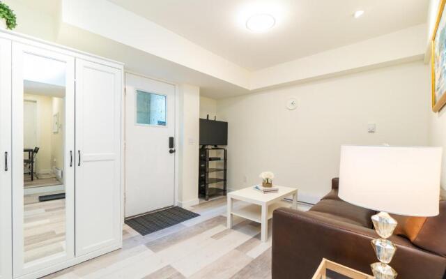 Beautiful 2BR Suite in central West Vancouver
