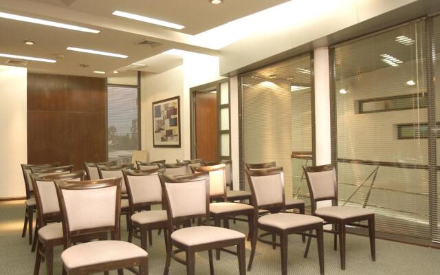 Camberland Resort And Suites Pilar