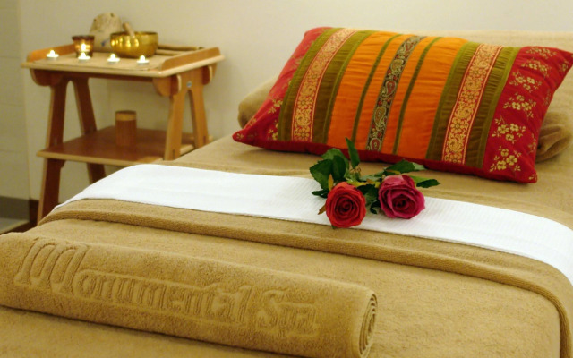 The Views Monumental