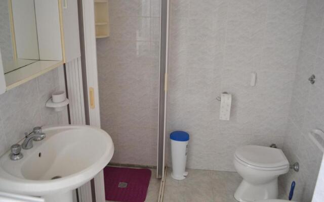 Central Holiday Home With Terrace And Garden, Parking Available