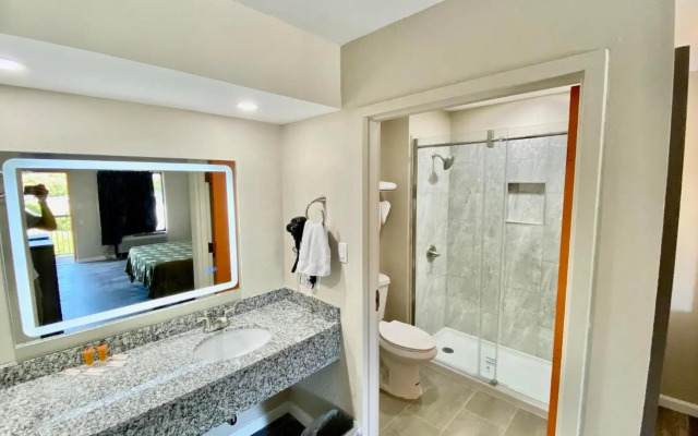 Brentwood Inn & Suites