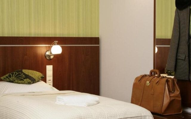 Hotel Azyl