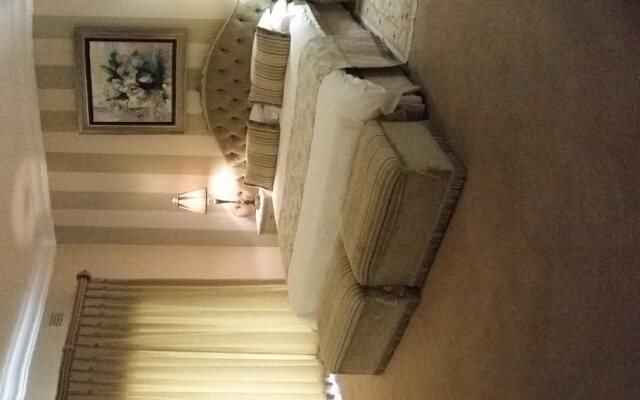 Royal Ridge Guest House and Apartments