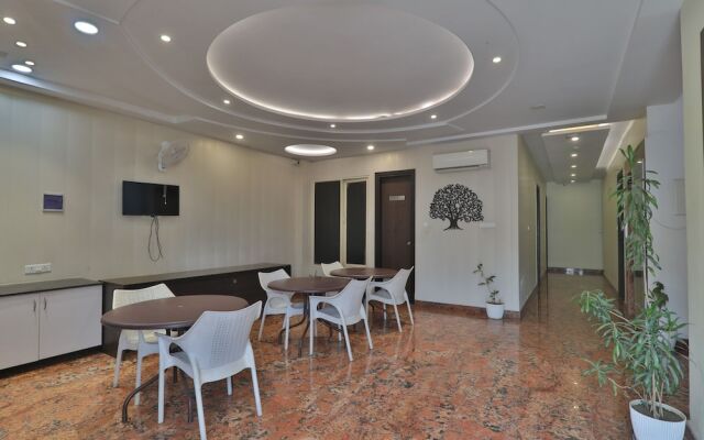 Hotel Aarya