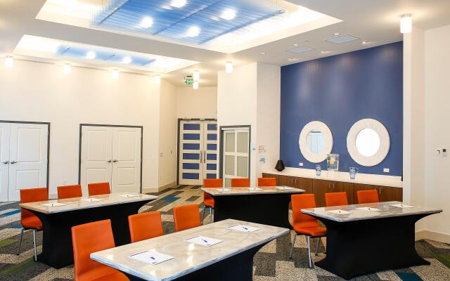 Holiday Inn Express & Suites Louisville Downtown by IHG