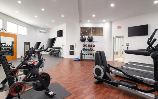 Embassy Suites by Hilton Crystal City National Airport