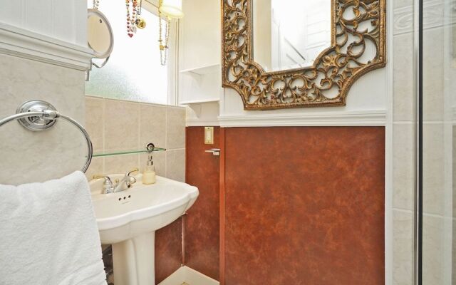 The Wayward Traveler's Inn