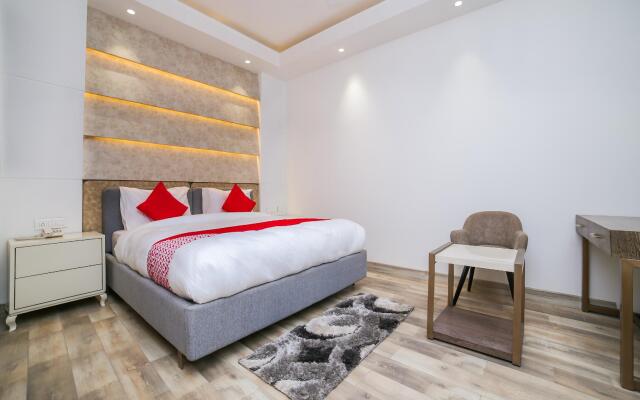 OYO 23088 Hotel Dev Palace