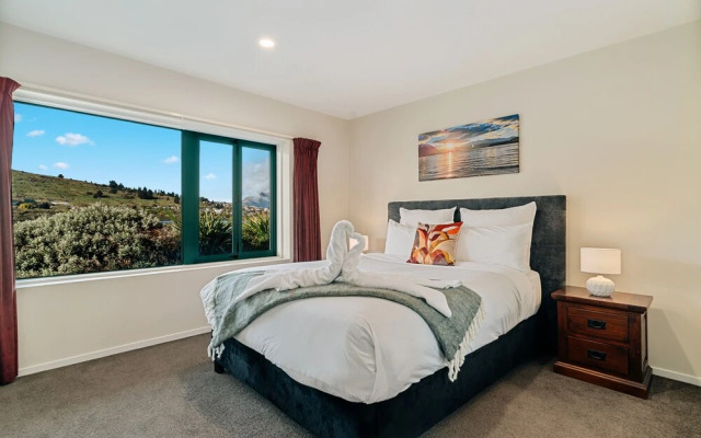 Lakefront Living At Remarkables - West